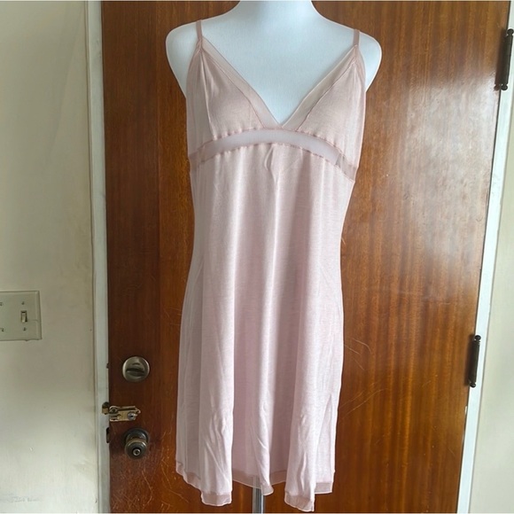 Elegant Pink Natori Women's night gown - Picture 2 of 6